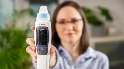 woman during FeNO measurement